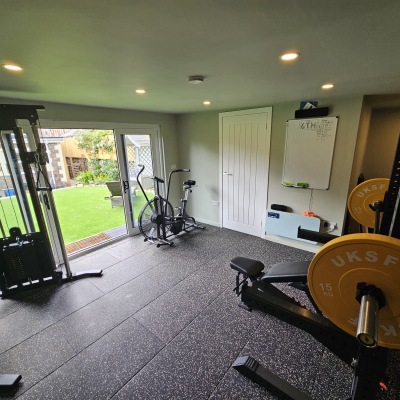 Rubber membrane gym flooring